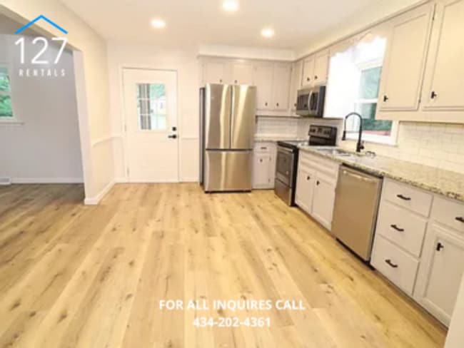 Building Photo - Beautifully Renovated 3 Bedroom Home in Pr...