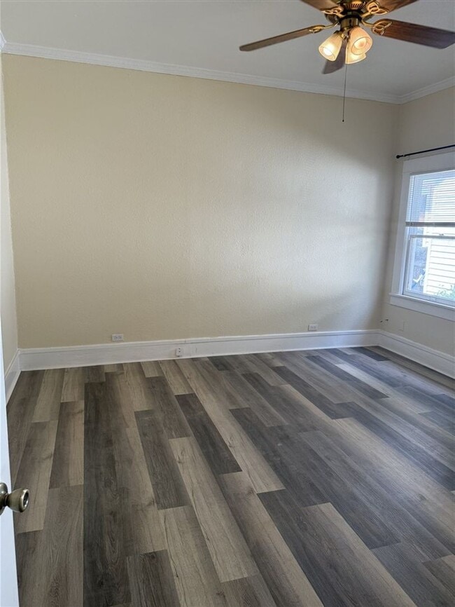 Building Photo - Beautifully Renovated 2 bedroom, 1 bath Bungalow | Historic Highland area | $900/Month Rent