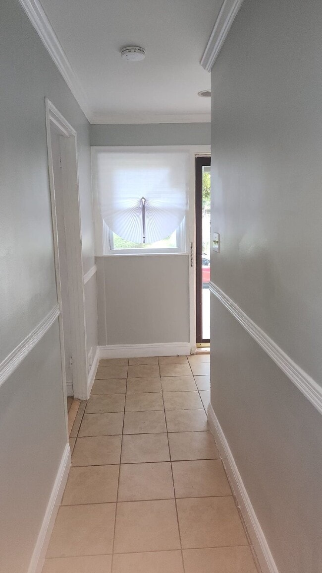 Building Photo - "Charming 3-Bed Home with Modern Amenities in Temple Hills - Ideal Location!"