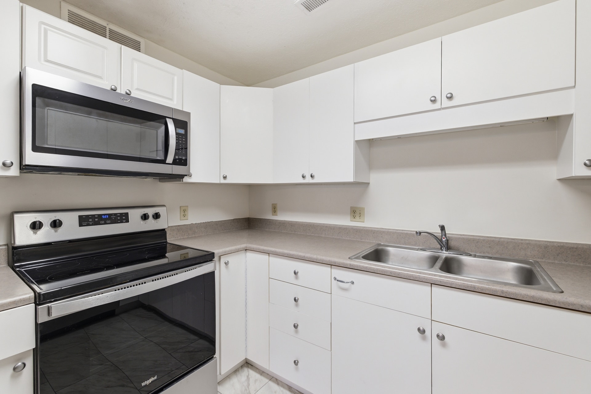 Building Photo - 1921 Ty Way Xing