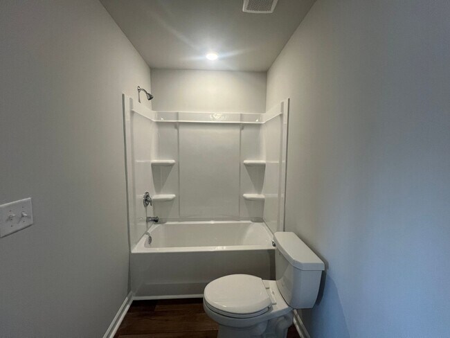 Building Photo - COLLINS WALK IN CONWAY