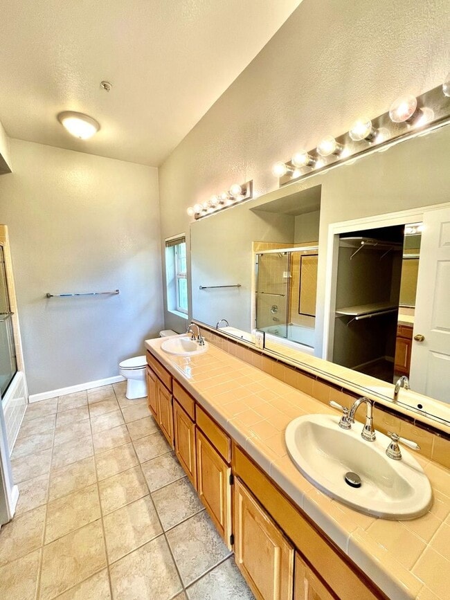 Building Photo - SPECTACULAR, ONE OF KIND BRISBANE 3 BED/2 ...