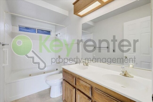 Building Photo - 2624 Walnut Ave