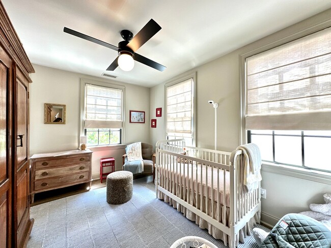 Building Photo - 3 Bedroom 2.5 Bath House in the hip Elliot...