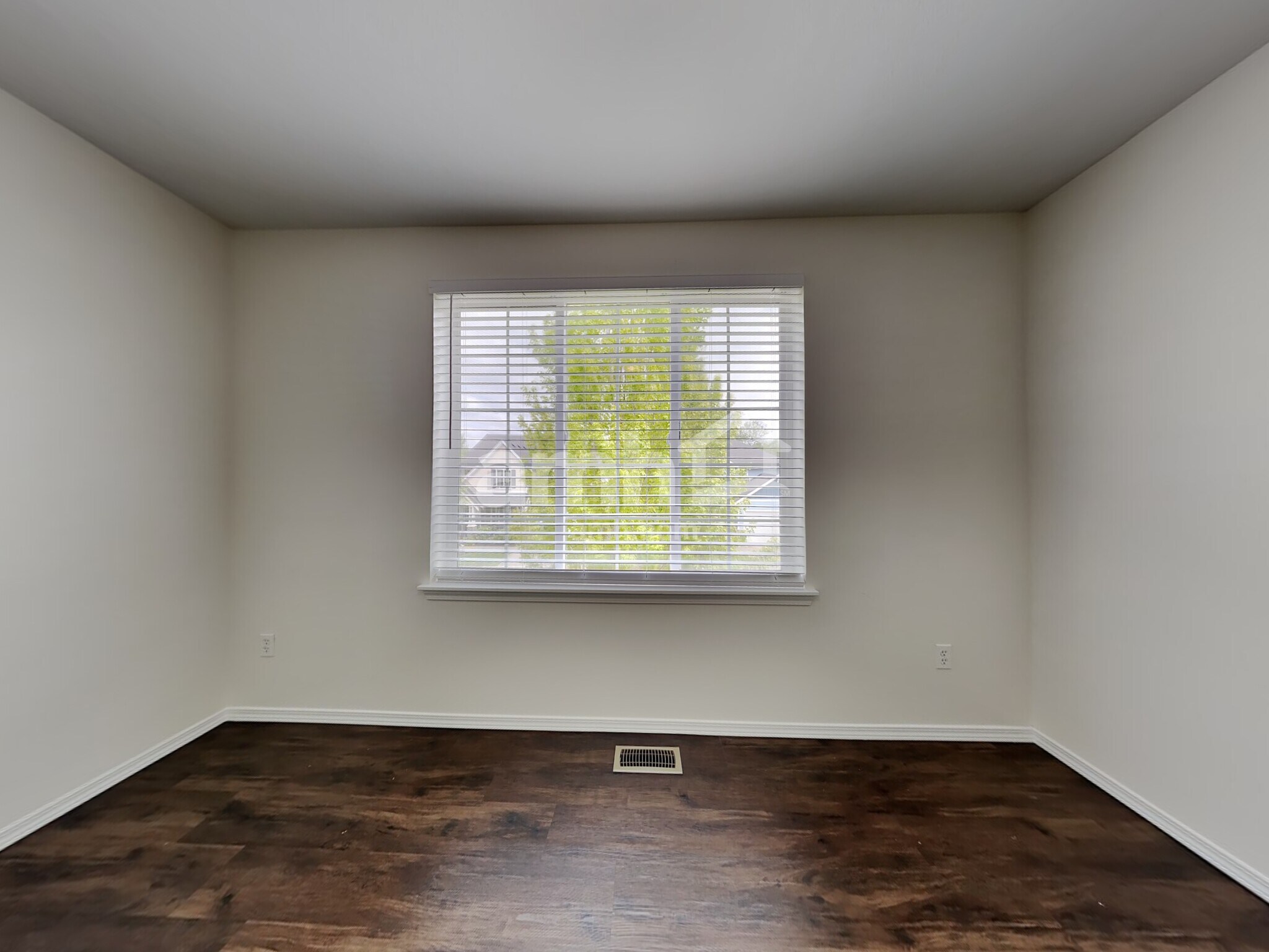 Building Photo - 304 Phoenix Ave SW