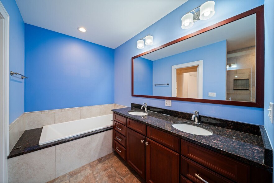 Building Photo - 721 Foster St