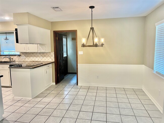 Building Photo - 10719 Creektree Dr