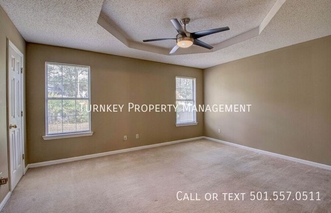 Building Photo - 3 Wagon Wheel Ct