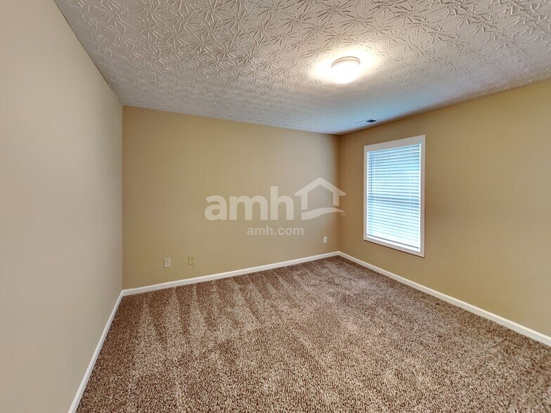 Building Photo - 123 W Skyline Vw