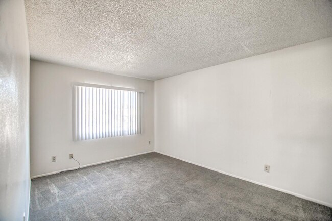 Building Photo - 4648 E Wood St