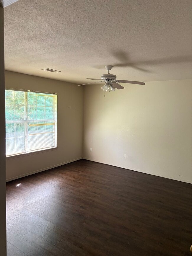 Building Photo - 1075 Grinnel Cir