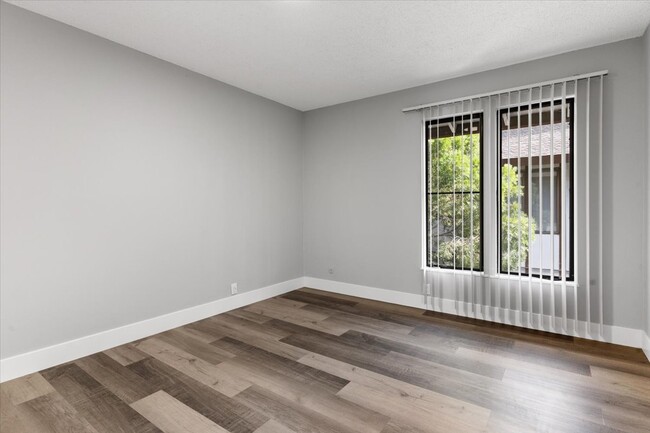 Main bedroom - 330 Golf Club Rd