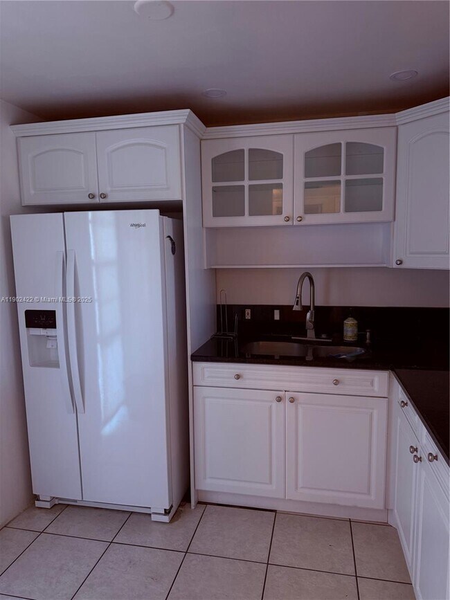 Building Photo - 3475 N Country Club Dr