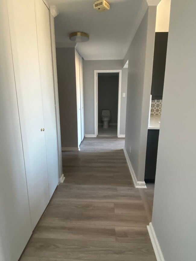 Building Photo - Santa Fe Condo- NEWLY REMODELED & MOVE-IN READY!!