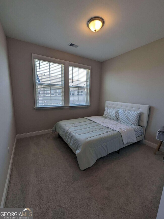 Building Photo - 201 Spike Trl SE