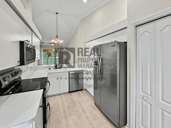 Building Photo - 21330 Lancaster Run