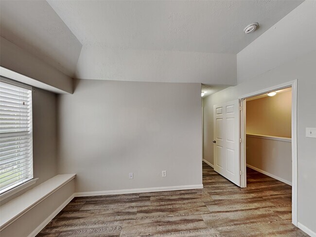 Building Photo - 13323 Ambrosa Dr