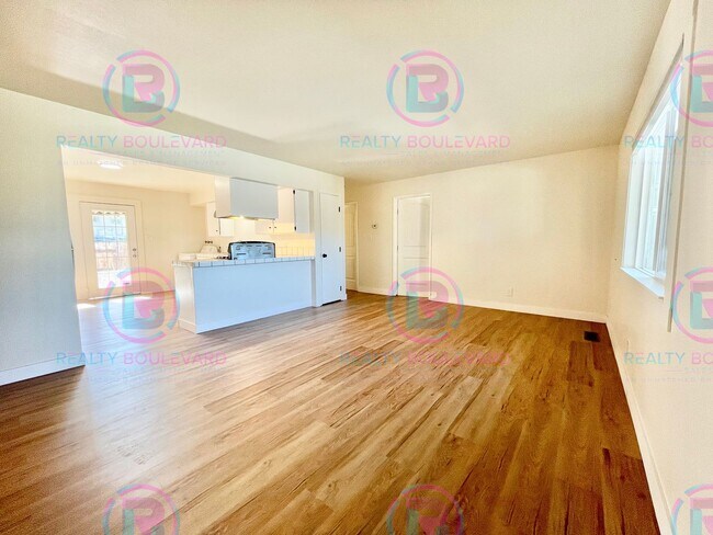 Building Photo - Charming 2-Bedroom 1 Bath Fenced Backyard with Patio