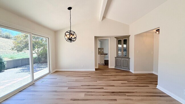 Building Photo - 750 N Paradise Valley Ct