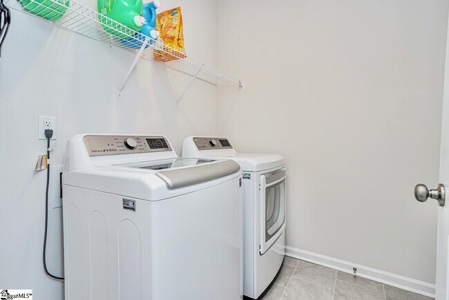 Building Photo - 431 White Peach Way