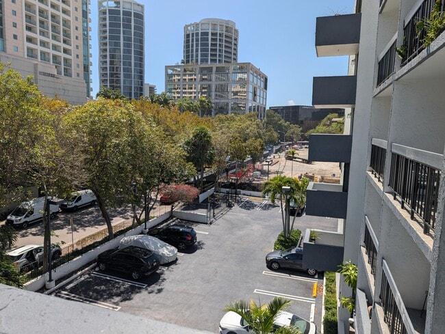 Building Photo - 2715 Tigertail Ave