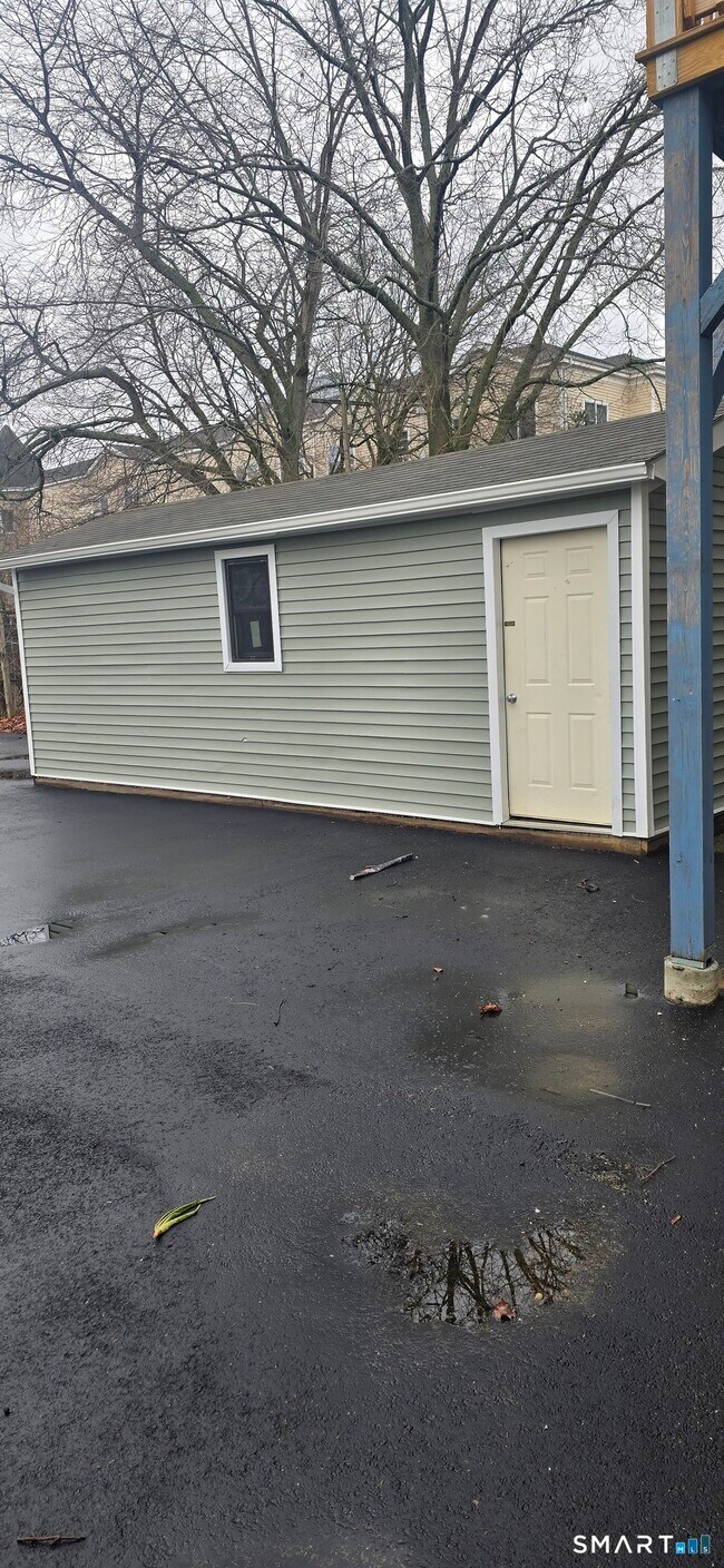 Building Photo - 530 Jane St