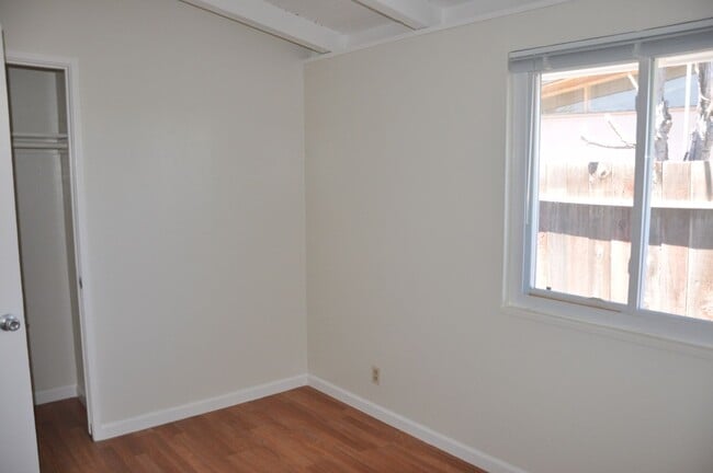 Building Photo - 1218 Sandia Ave