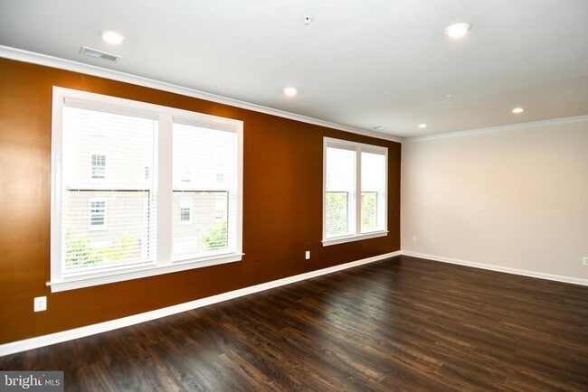 Building Photo - 20739 Heron Landing Dr