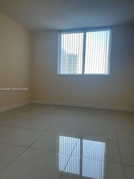 Building Photo - 1861 NW S River Dr