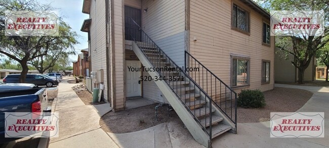 Building Photo - The Village in Midvale Park - Downstairs 1...