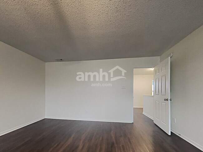 Building Photo - 6721 Earlswood Dr