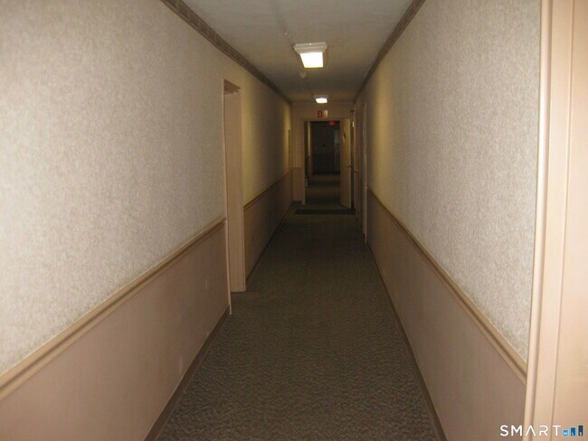 Building Photo - 7 4th St