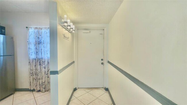 Building Photo - 9340 Lagoon Pl