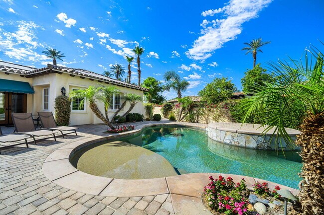 Building Photo - 56985 Village Dr