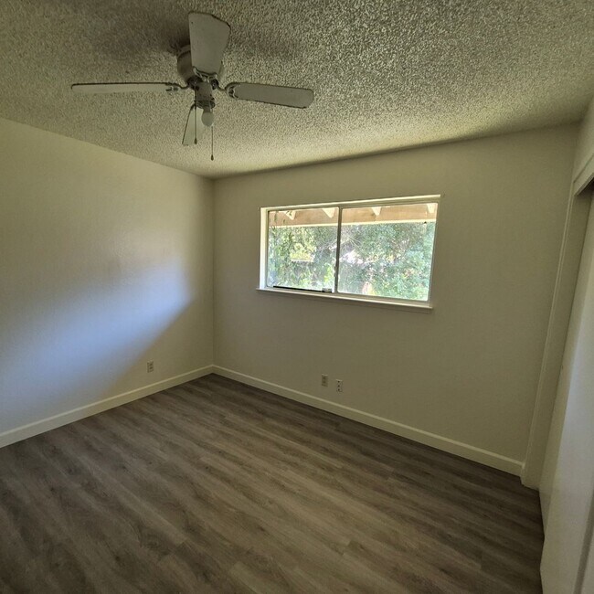 Building Photo - 2301 Ramon Dr