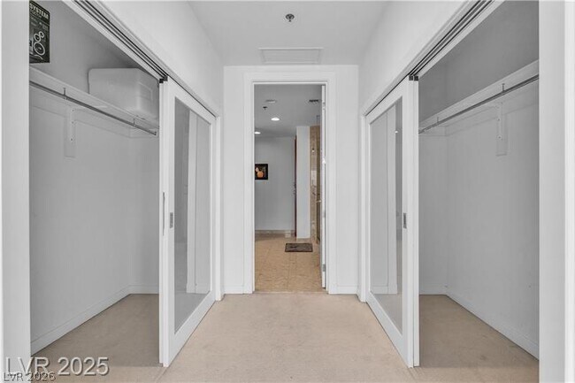 Building Photo - 4525 Dean Martin Dr