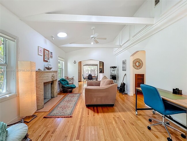 Building Photo - 1419 NE 4th Ct