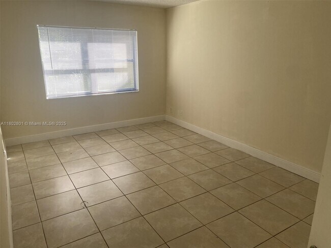 Building Photo - 8290 Lake Dr
