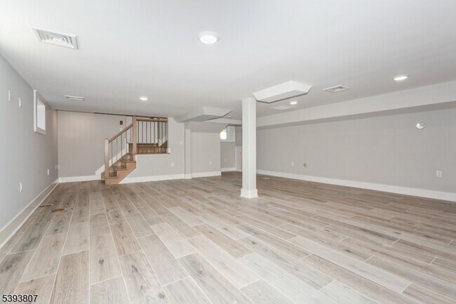 Building Photo - 8 Gregory Rd