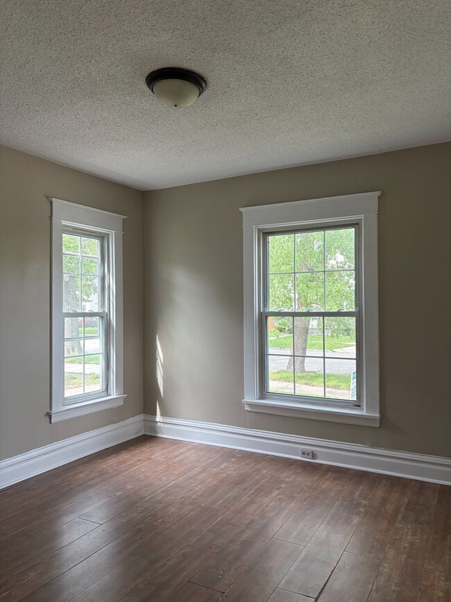 Building Photo - 54 E 19th St