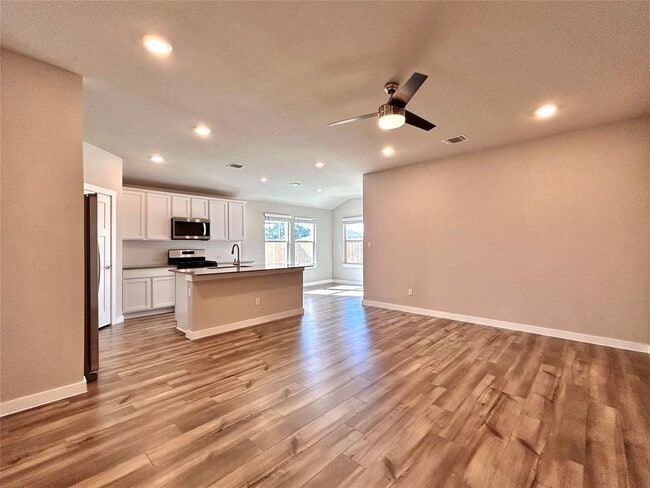 Building Photo - 321 Coda Xing