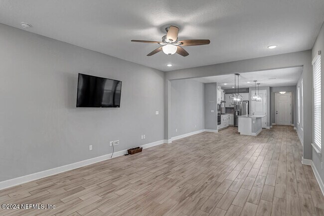 Building Photo - 588 Vista Lake Cir