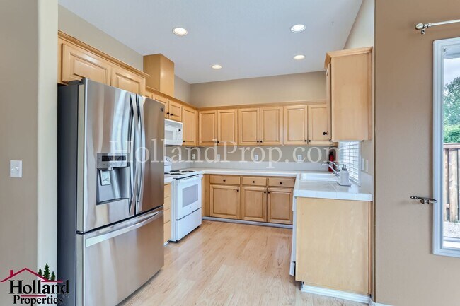 Building Photo - 1612 NE Parkside Dr