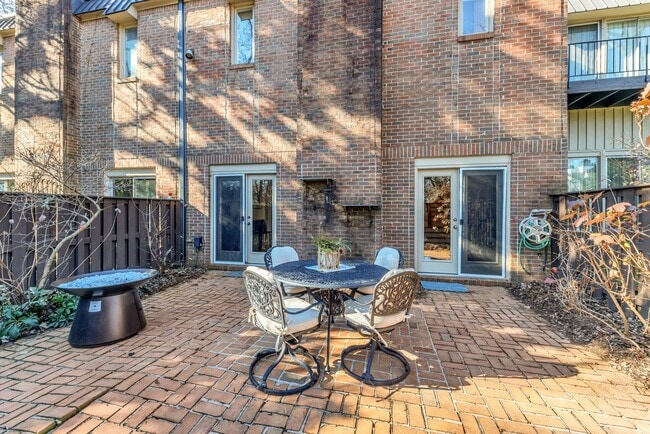 Building Photo - 678 Timber Ln