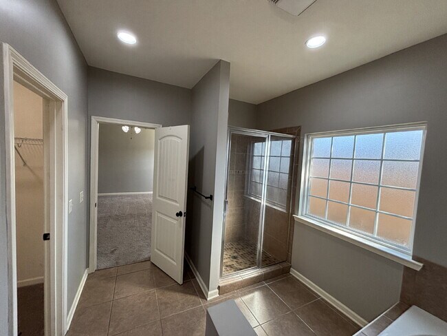 Building Photo - 241 Veritas Dr