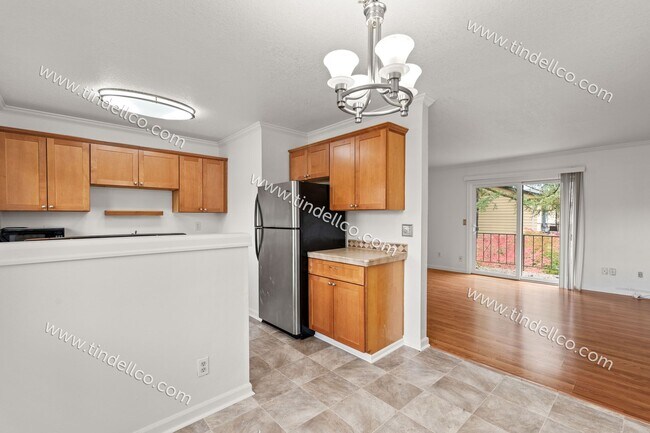 Building Photo - Charming Upstairs 2BD/1BA in the Heart of Multnomah Village- Water, Sewer & Garbage Included!