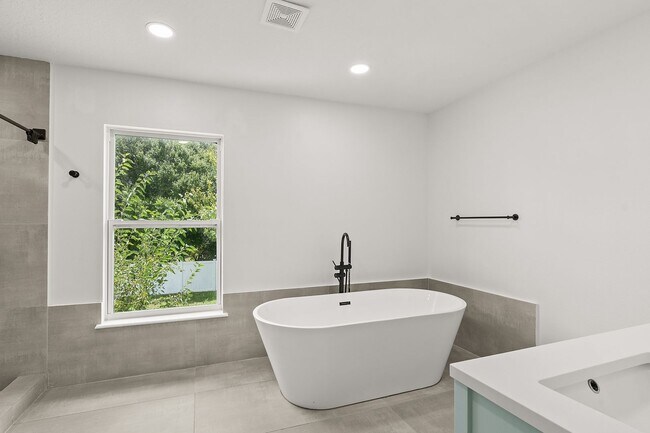 Building Photo - 5947 Ridge Lake Cir