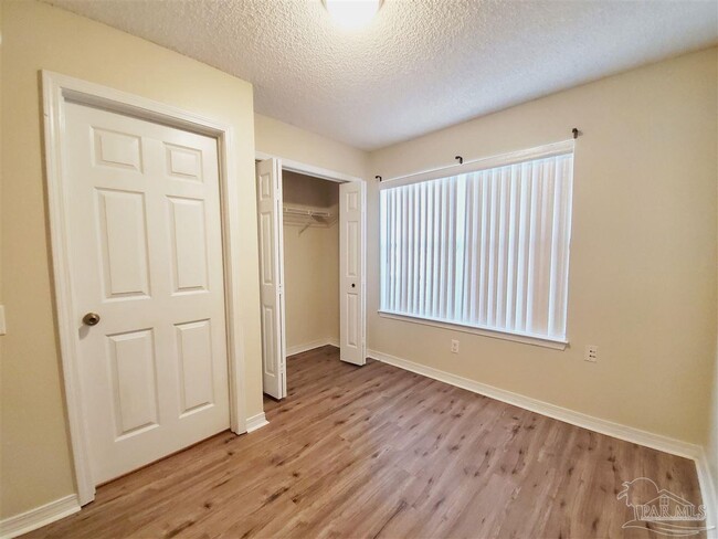 Building Photo - 2232 Trailwood Dr