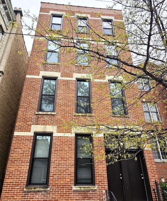 Primary Photo - 1415 W Erie St