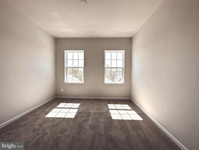 Building Photo - 526 Parkland Dr